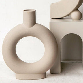 Nordic Ceramic Vase | فازة سيراميك نورديك 🏺✨