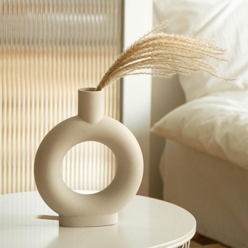 Nordic Ceramic Vase | فازة سيراميك نورديك 🏺✨